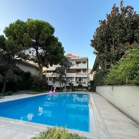 Pool Rooftop Kadikoy Bagdat St. Seaside Metro 5mins Metro * Estambul
